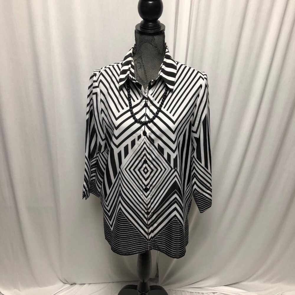 Alfred Dunner Blouse Womens Size 12 Black White Geometric Button Up Shirt